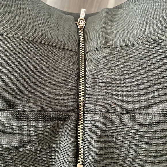 Bebe bodycon army green skirt - Picture 4 of 4